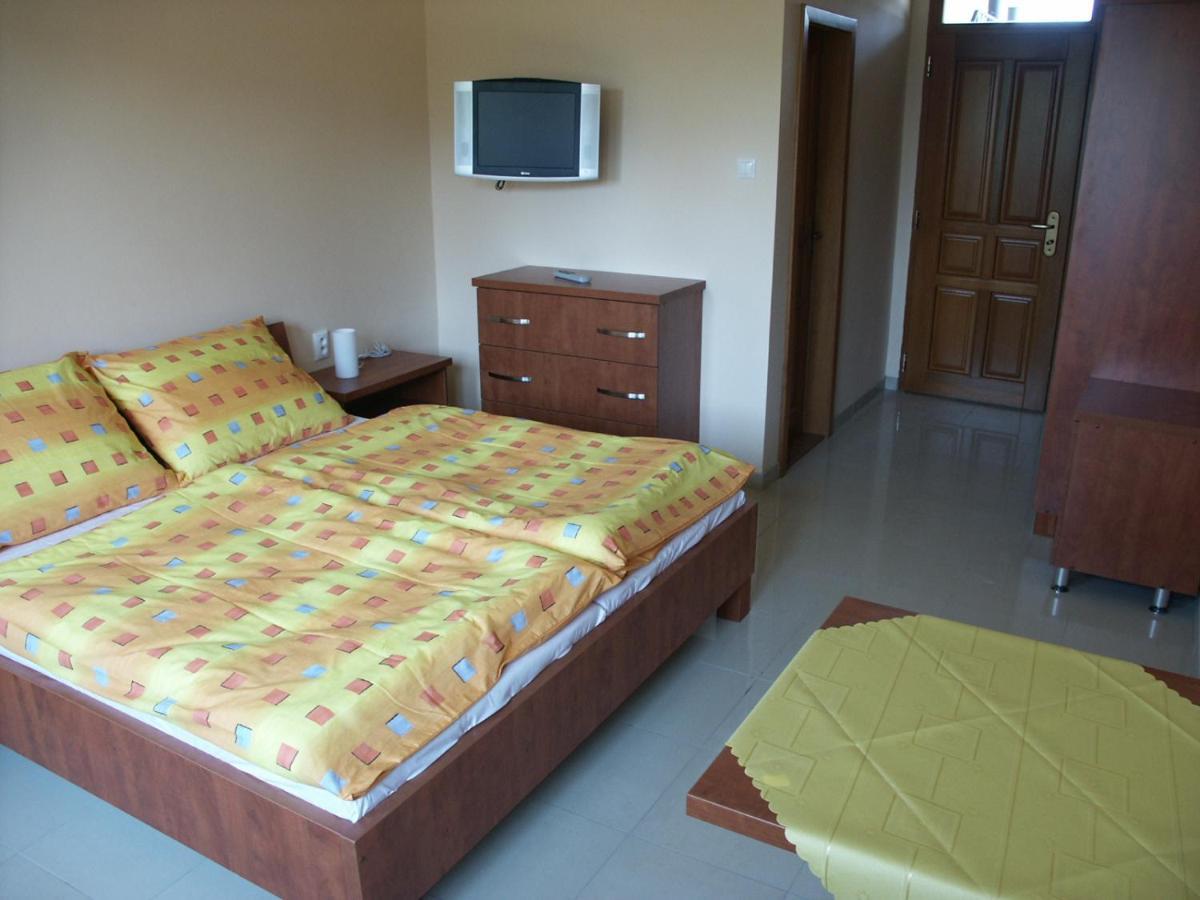 Penzion Karen Hotel Podhájska Eksteriør billede